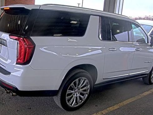 Used 2023 GMC Yukon XL Denali RWD image 4