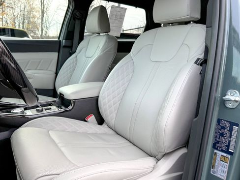 Certified 2025 Kia Sorento SX Prestige image 11