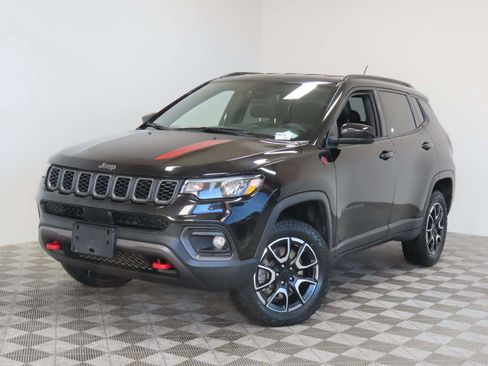 Used 2024 Jeep Compass Trailhawk image 1