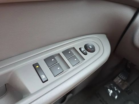 Used 2015 Chevrolet Traverse LT w/ Style and Technology Package FWD image 22