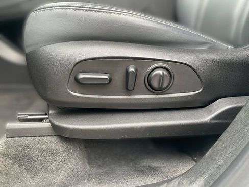 Used 2020 Buick Enclave Essence w/ Sound and Sites Package AWD/4WD image 16