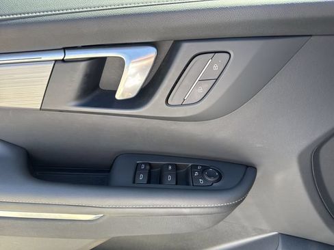 Used 2025 Buick Enclave Preferred FWD image 23