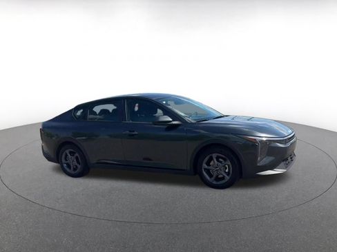 Used 2025 Kia K4 FWD image 2