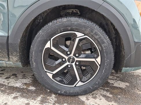 Certified 2023 Kia Niro EX image 8