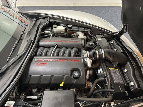 Used 2005 Chevrolet Corvette Coupe w/ Preferred Equipment Group RWD image 19