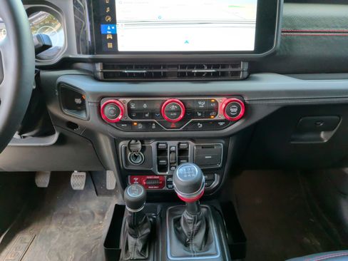 Used 2025 Jeep Wrangler Unlimited Rubicon AWD/4WD image 27