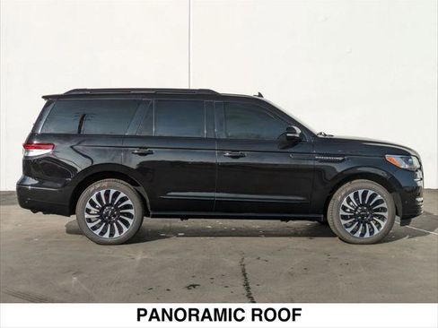 Used 2024 Lincoln Navigator Reserve image 6