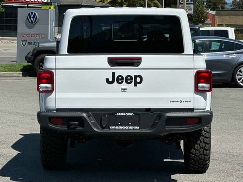 New 2025 Jeep Gladiator Sport image 5