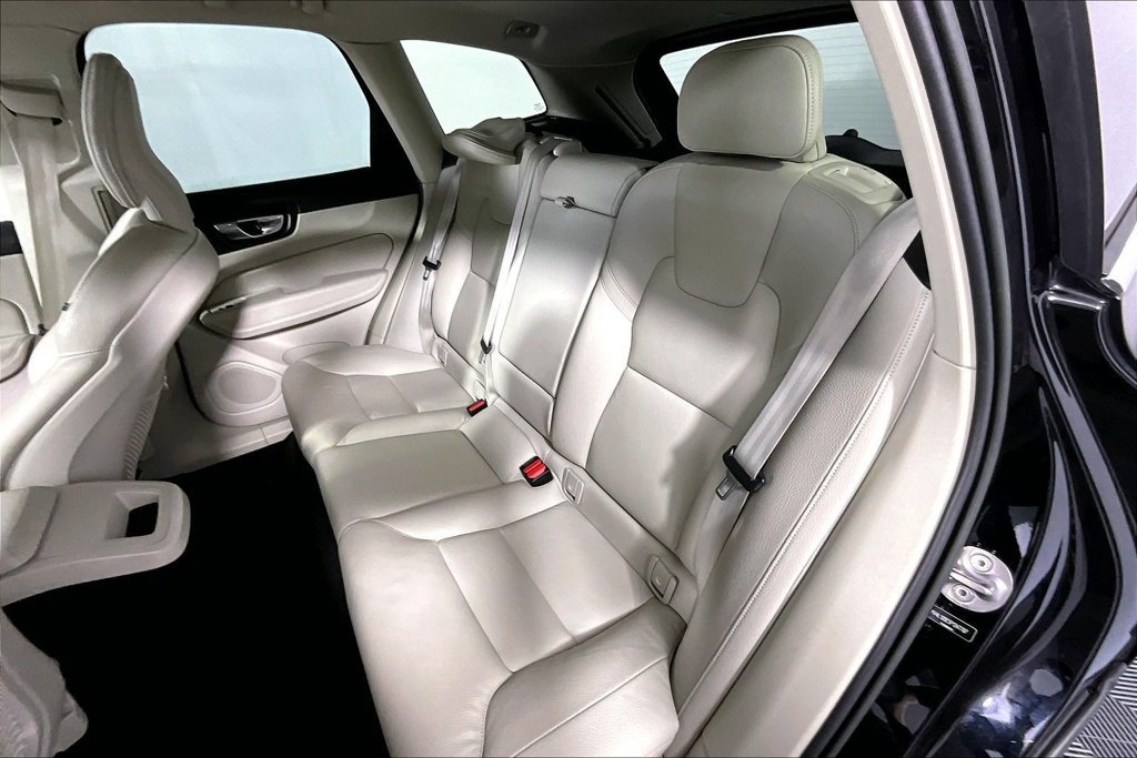 Used 2023 Volvo XC60 B5 Plus FWD image 26