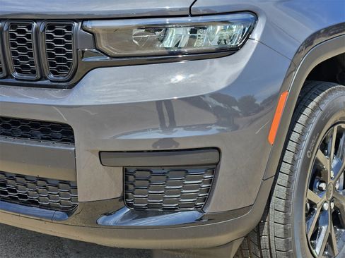 New 2025 Jeep Grand Cherokee L Altitude image 8