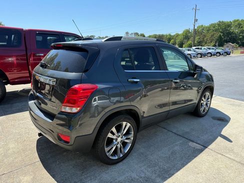 Used 2019 Chevrolet Trax Premier w/ LPO, Cargo Package FWD image 4