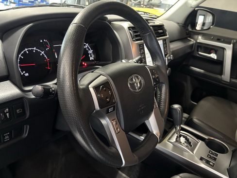 Used 2021 Toyota 4Runner SR5 Premium image 17