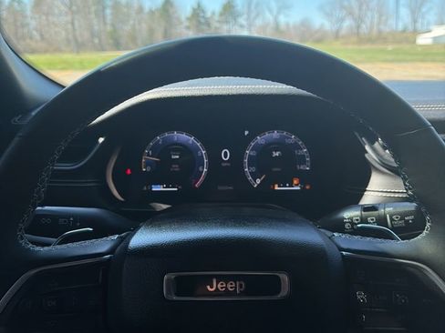 Used 2024 Jeep Grand Cherokee L Limited w/ Luxury Tech Group II image 13