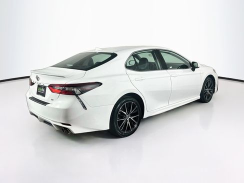 Used 2024 Toyota Camry SE FWD image 9