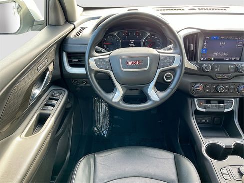Used 2024 GMC Terrain SLT image 20