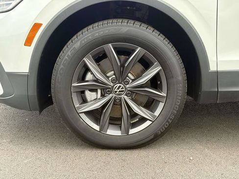 Used 2023 Volkswagen Tiguan SE FWD image 4
