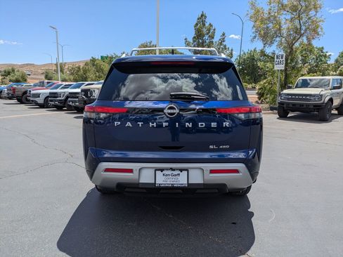 Used 2024 Nissan Pathfinder SL AWD/4WD image 4