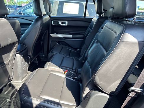 Used 2022 Ford Explorer XLT w/ Equipment Group 202A AWD/4WD image 13
