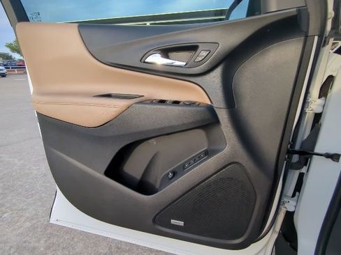 Used 2023 Chevrolet Equinox Premier image 16
