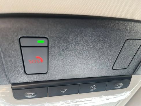 Used 2026 Nissan Pathfinder SV FWD image 23