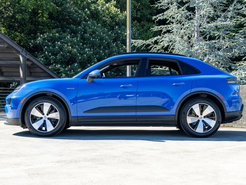 New 2026 Porsche Macan 4 Electric AWD/4WD image 2