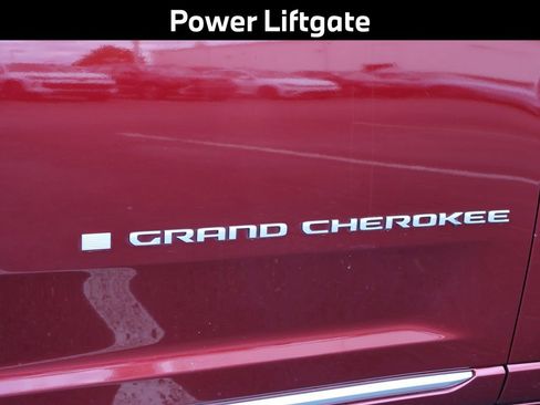 Used 2024 Jeep Grand Cherokee Summit AWD/4WD image 11