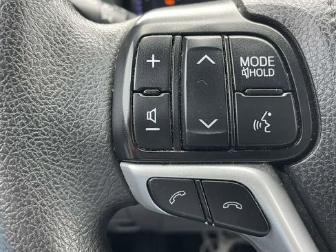 Used 2019 Toyota Highlander LE image 22