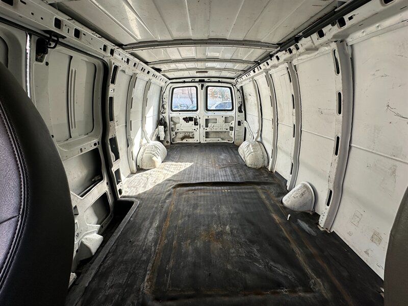 Used 2012 Chevrolet Express 2500 Extended RWD image 13