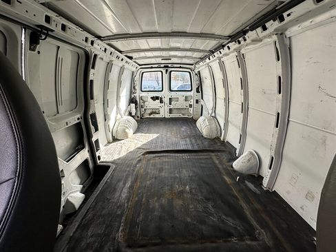 Used 2012 Chevrolet Express 2500 Extended RWD image 13