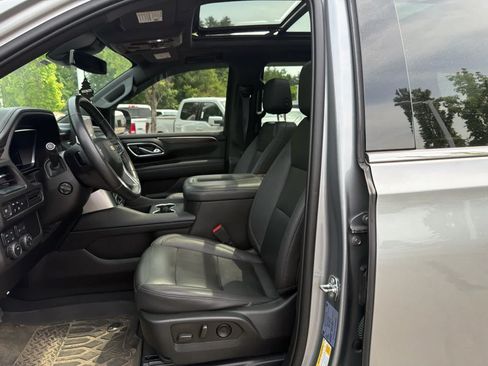 Used 2023 Chevrolet Suburban LT w/ Luxury Package AWD/4WD image 12