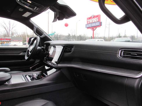 Used 2024 Jeep Wagoneer Series II w/ Flexible Seating Group image 31