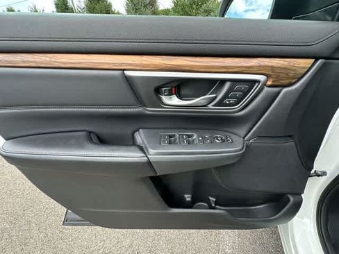 Used 2018 Honda CR-V Touring image 19