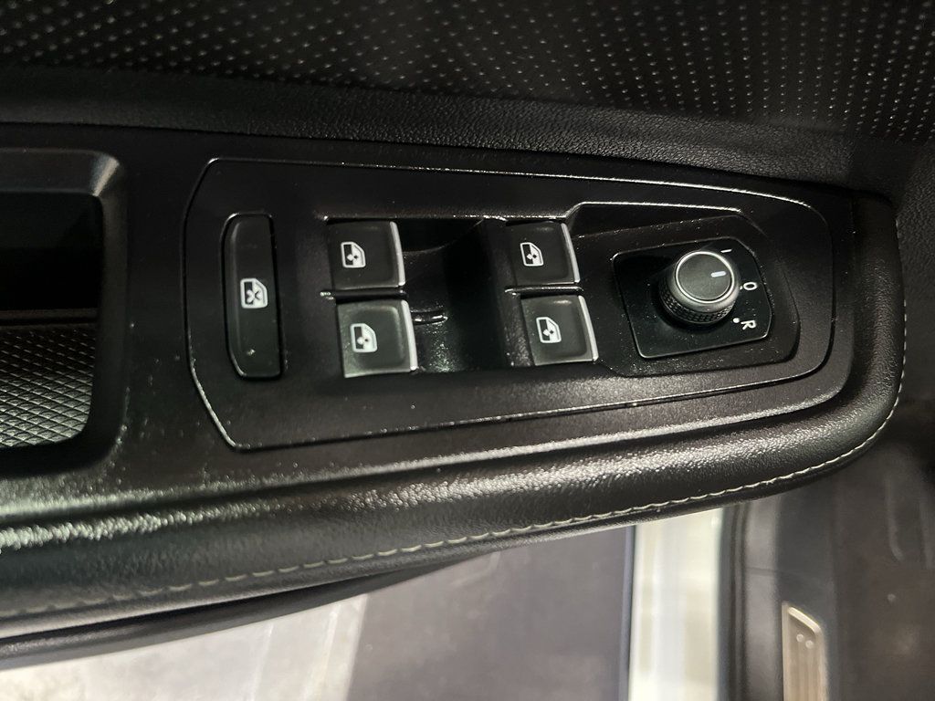Used 2025 Volkswagen Atlas SE AWD/4WD image 35