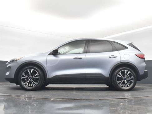 Used 2022 Ford Escape SE w/ SE Sport Appearance Package image 21