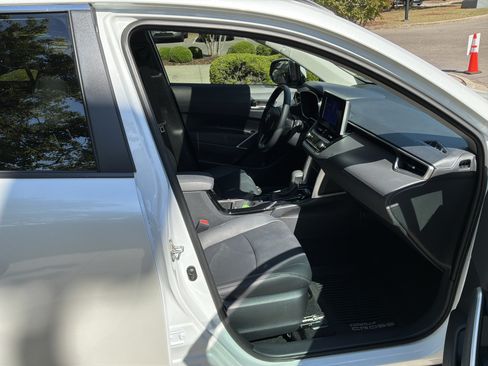 Used 2023 Toyota Corolla Cross XLE w/ Convenience Package FWD image 33