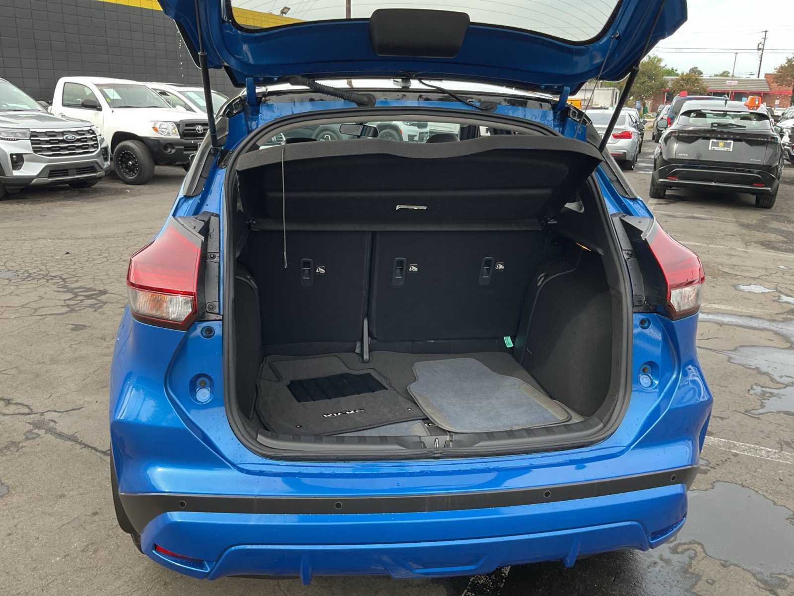 Used 2023 Nissan Kicks SR w/ SR Premium Package FWD image 25