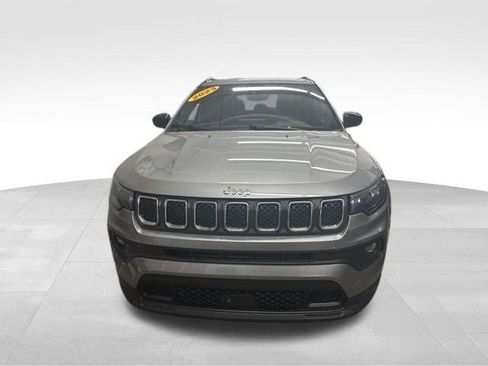 Used 2023 Jeep Compass Latitude AWD/4WD image 2