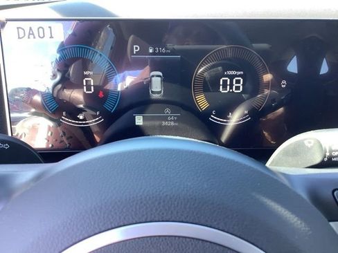 Used 2025 Hyundai Tucson SE image 31