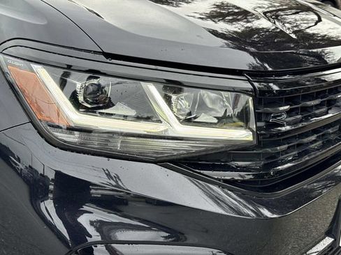 Used 2023 Volkswagen Atlas Cross Sport SEL R-Line image 29