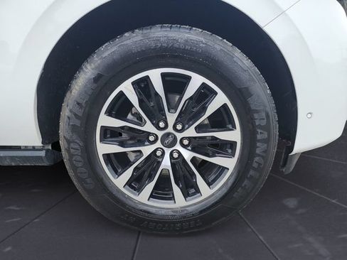 Used 2025 Ford Expedition Max Platinum AWD/4WD image 9