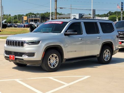 Used 2024 Jeep Wagoneer 2WD image 4