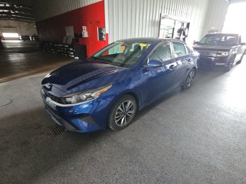 Used 2024 Kia Forte LXS w/ LXS Technology Package FWD image 3