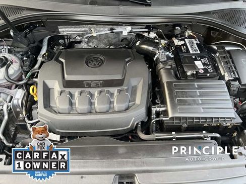 Certified 2022 Volkswagen Tiguan SE R-Line image 32