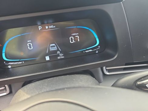 Used 2025 Hyundai Elantra SE FWD image 19