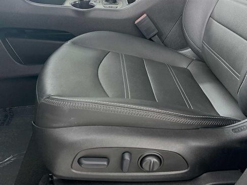 Used 2024 GMC Terrain Denali w/ Denali Premium Package AWD/4WD image 18