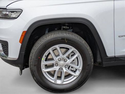 New 2025 Jeep Grand Cherokee L Laredo image 10