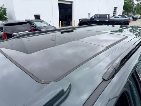 Used 2025 GMC Yukon XL AT4 AWD/4WD image 11