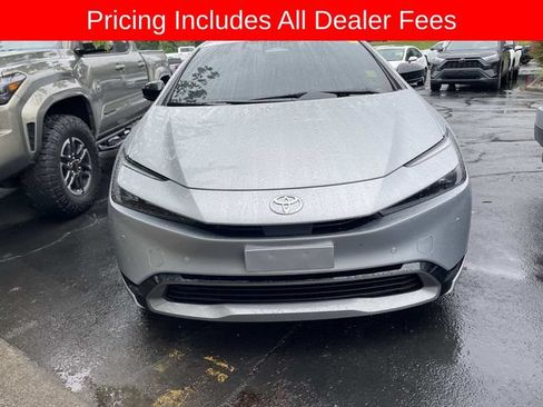 Used 2024 Toyota Prius XLE FWD image 12