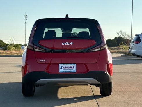 Used 2024 Kia Soul LX w/ Option Group 015 FWD image 6