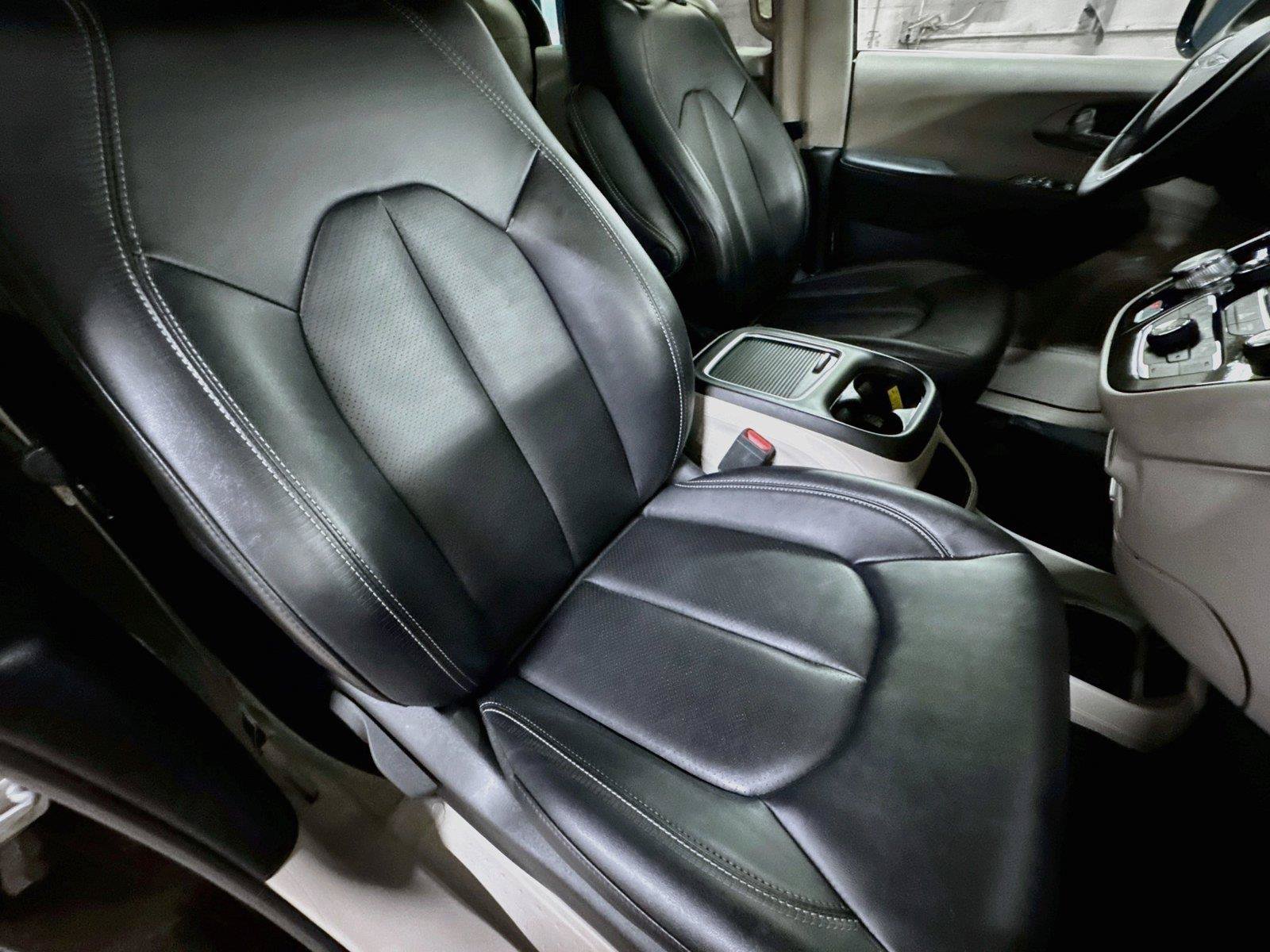 Used 2024 Chrysler Pacifica Touring-L FWD image 26